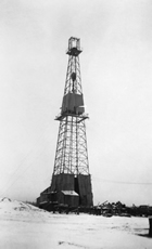 Drilling rig Wilson No. 2 is completely set up at the Leduc drilling site. At the time, the drilling rig was the tallest structure in Alberta north of Calgary.