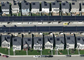Aerial view of Drake Landing Solar Community<br/>Source: Wikimedia Commons/CA-BY-SA-3.0